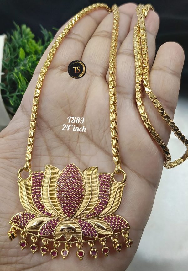 AD Lotus Dollar Chain